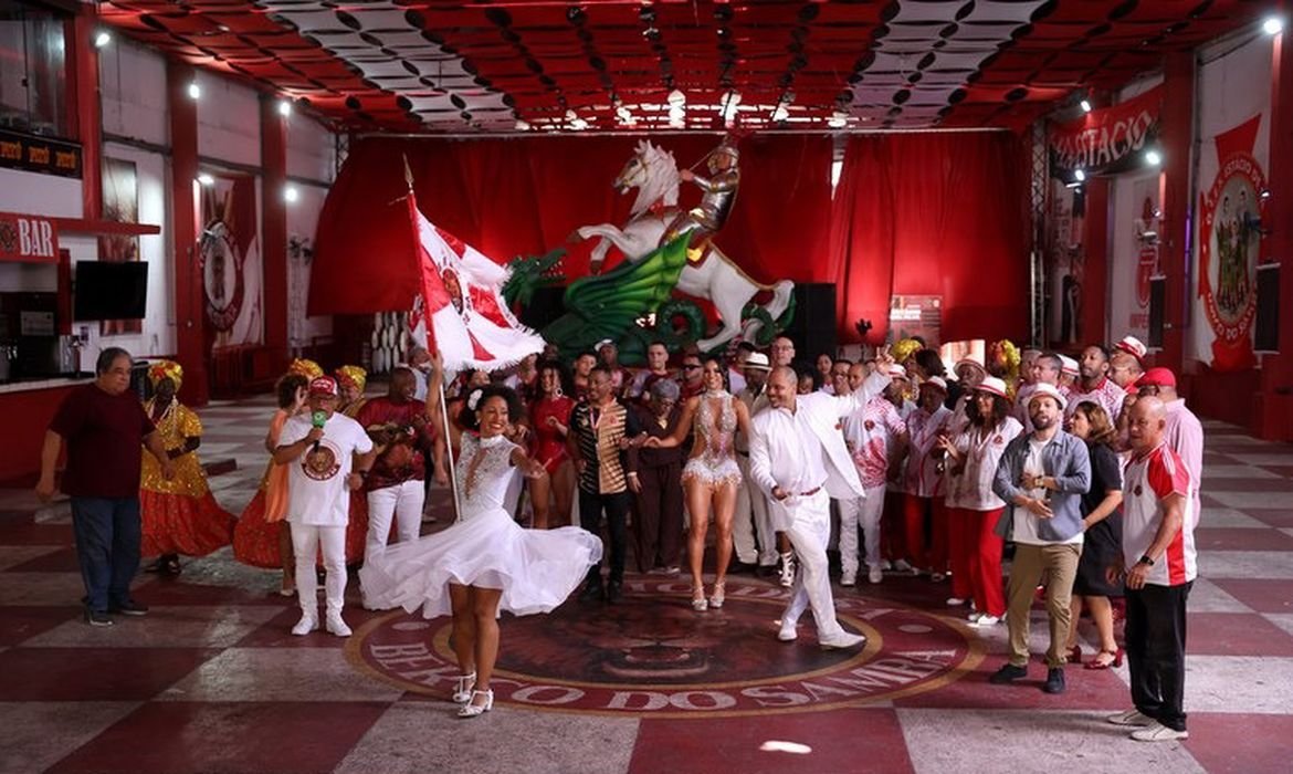 Rádio Nacional lança clipe para celebrar seus 90 anos