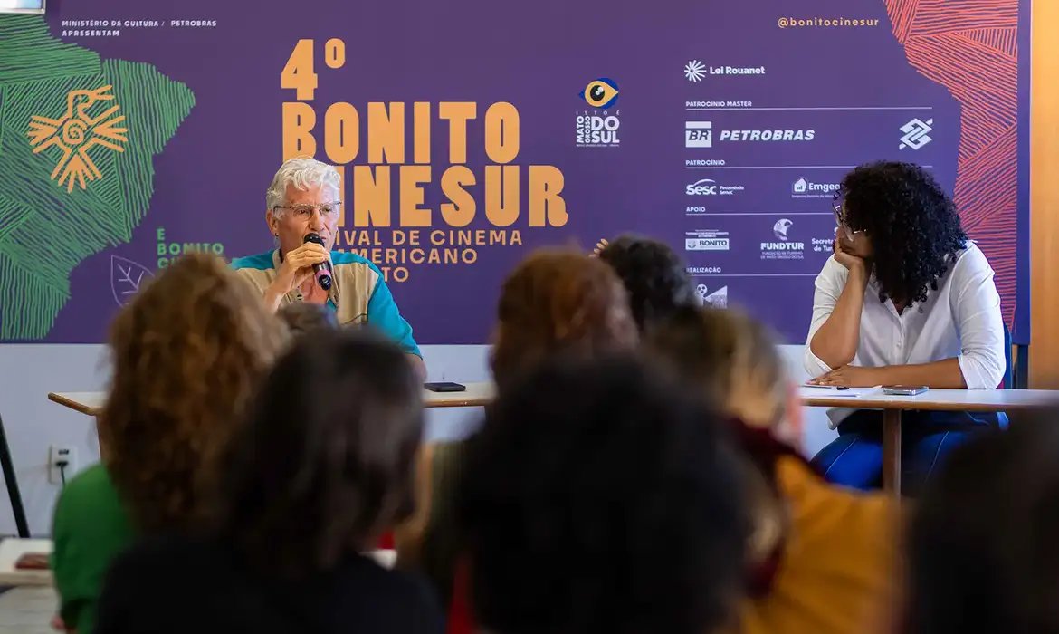Projeto Vídeo nas Aldeias alerta para risco de perder acervo