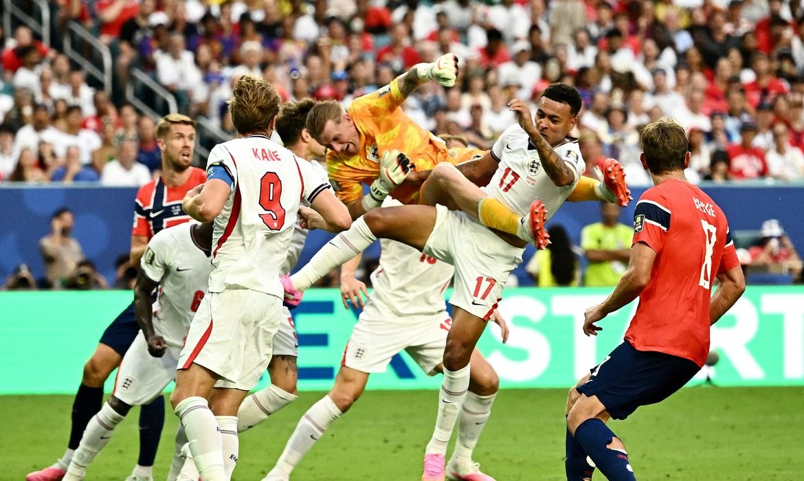 Inglaterra passa pela Noruega na prorrogação e está na semifinal
