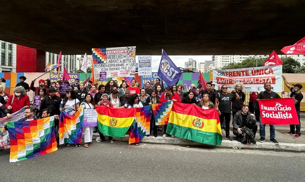 Ato em São Paulo presta solidariedade a protestos na Bolívia
