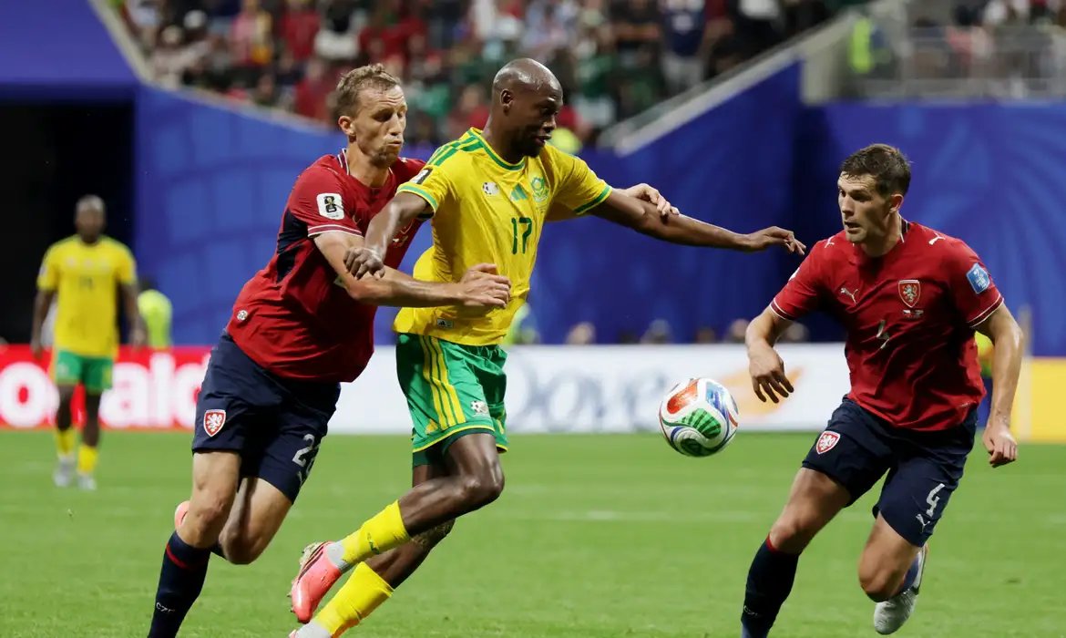 África do Sul sofre gol aos 6 min, reage e empata com República Tcheca