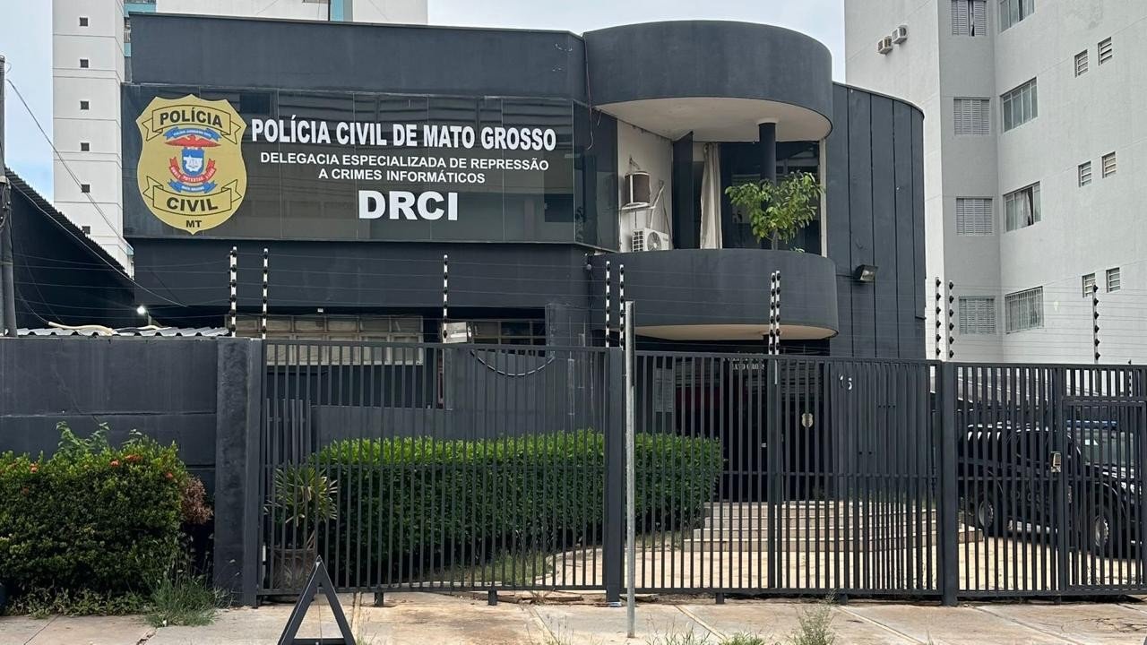 Influenciadora é alvo de chantagem com fotos íntimas após criminosos se passarem por jogador de futebol em MT
