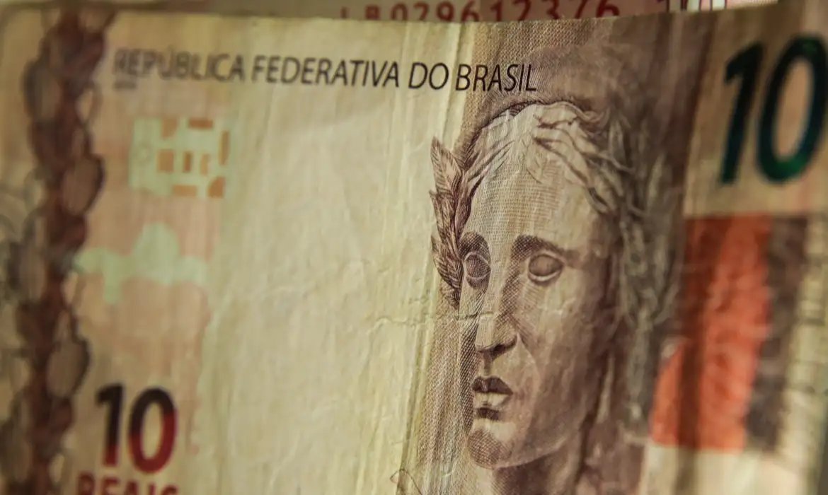 Governo de SP aplica multa recorde de R$ 1 bilhão contra Fast Shop