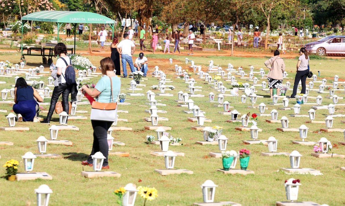 Fim de semana do Dia de Finados deve levar 600 mil a cemitérios do DF
