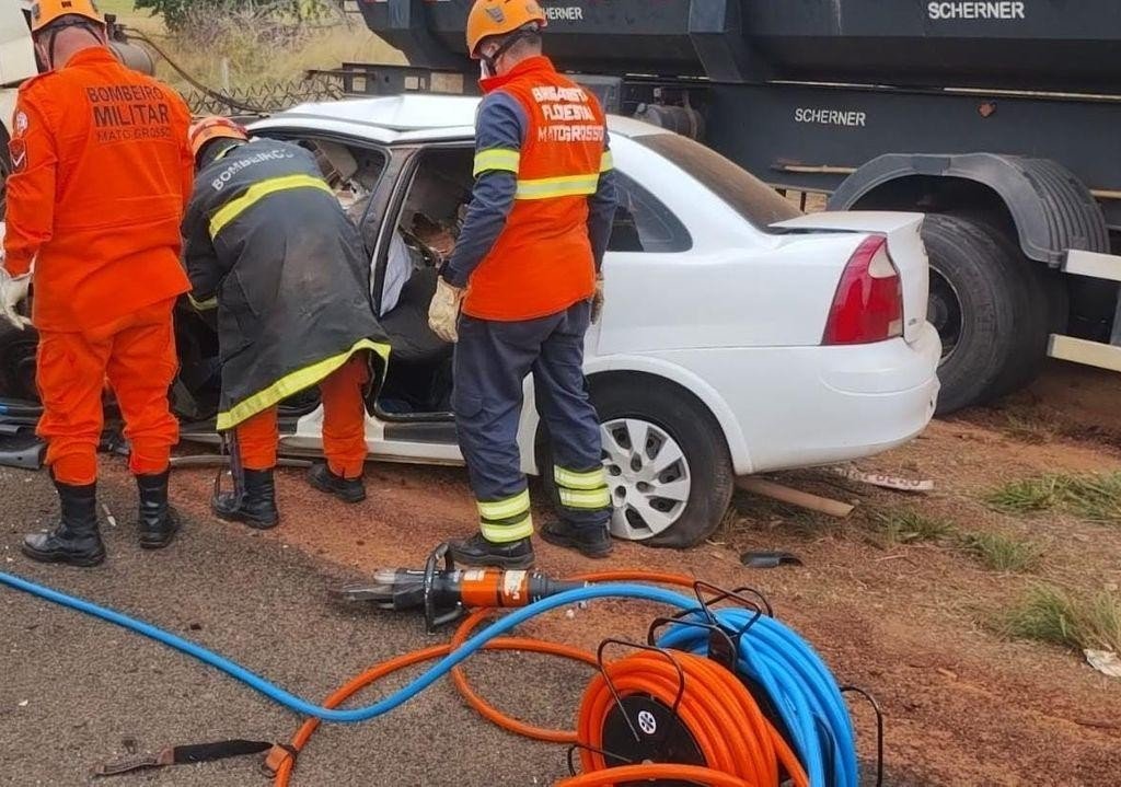 Motorista de caminhonete tentou desviar de carro para evitar acidente na MT-250