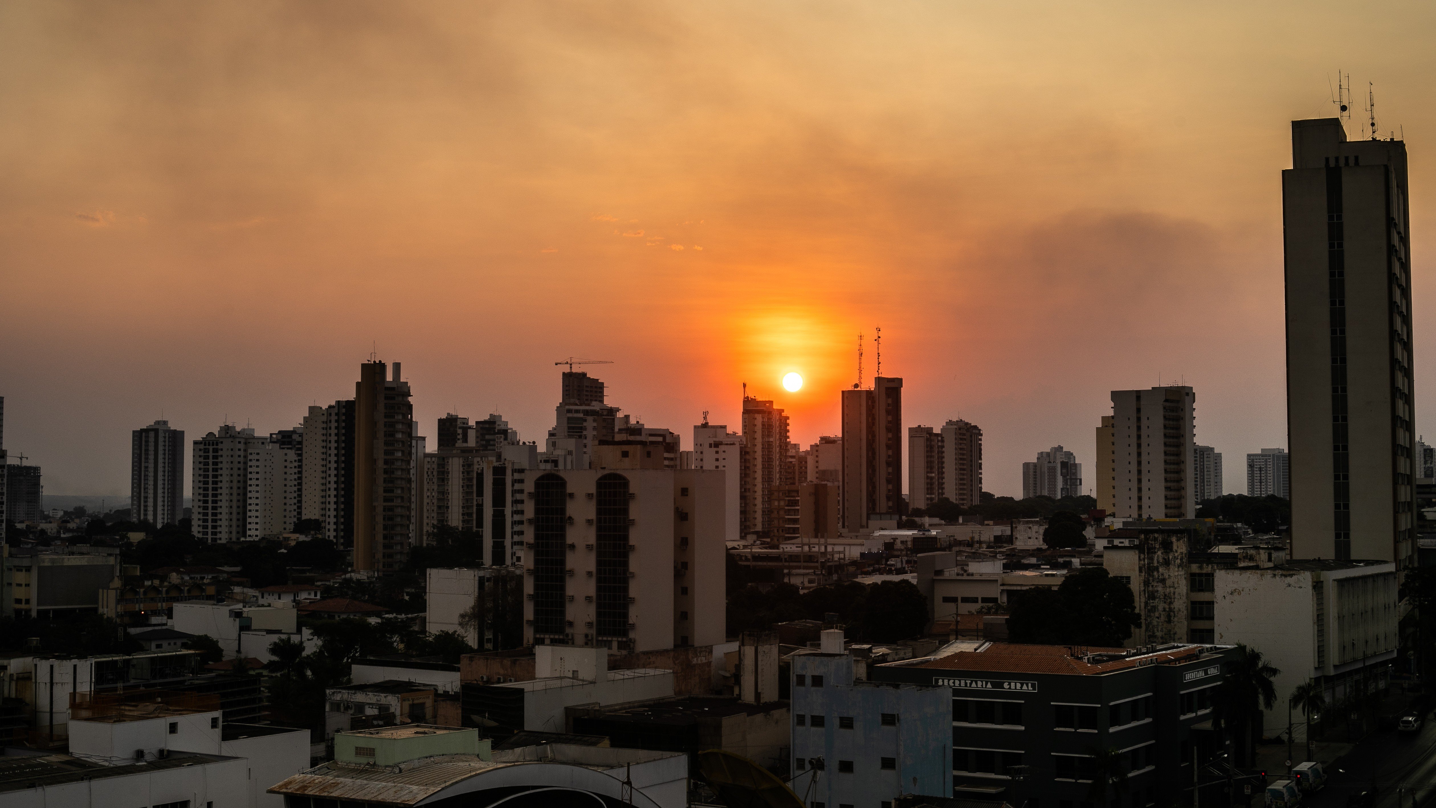 Por que Cuiabá ficou mais quente? Estudo aponta perda de árvores, antigas obras do VLT e expansão urbana