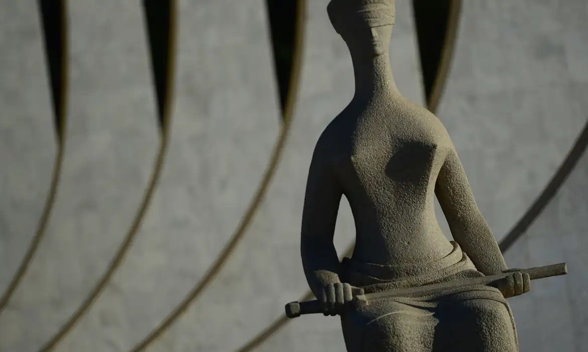 STF: maioria é contra lei que permite pais vetarem aulas sobre gênero