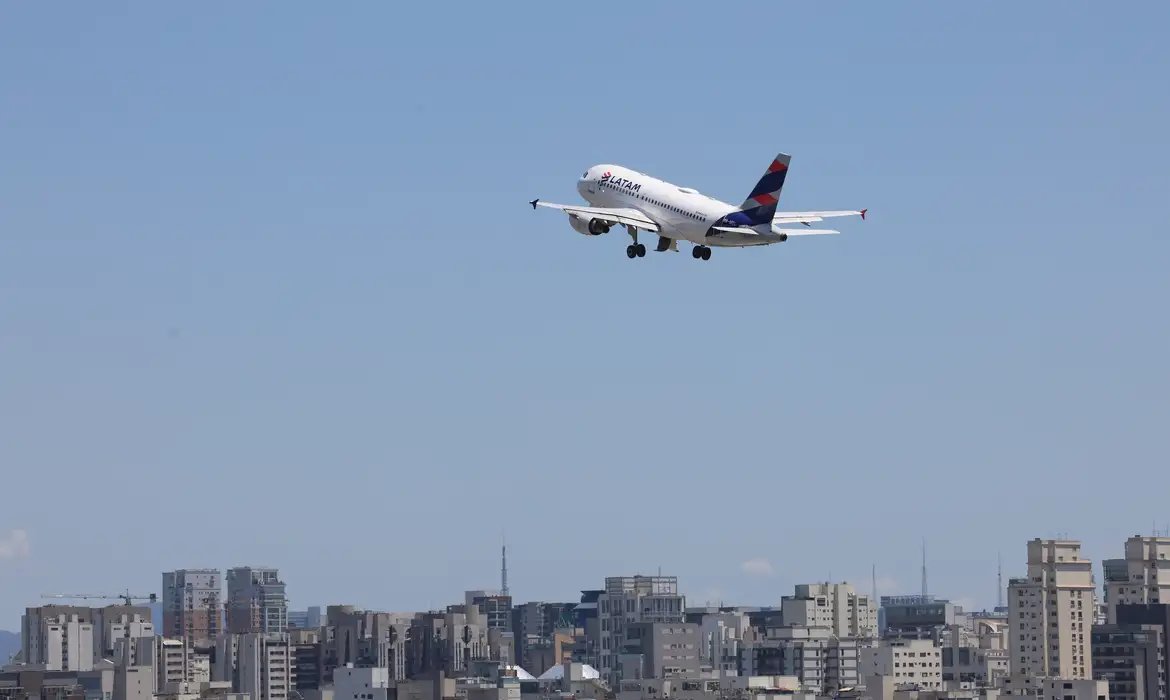 Petrobras reduz preço do querosene de aviação em 14,2% 