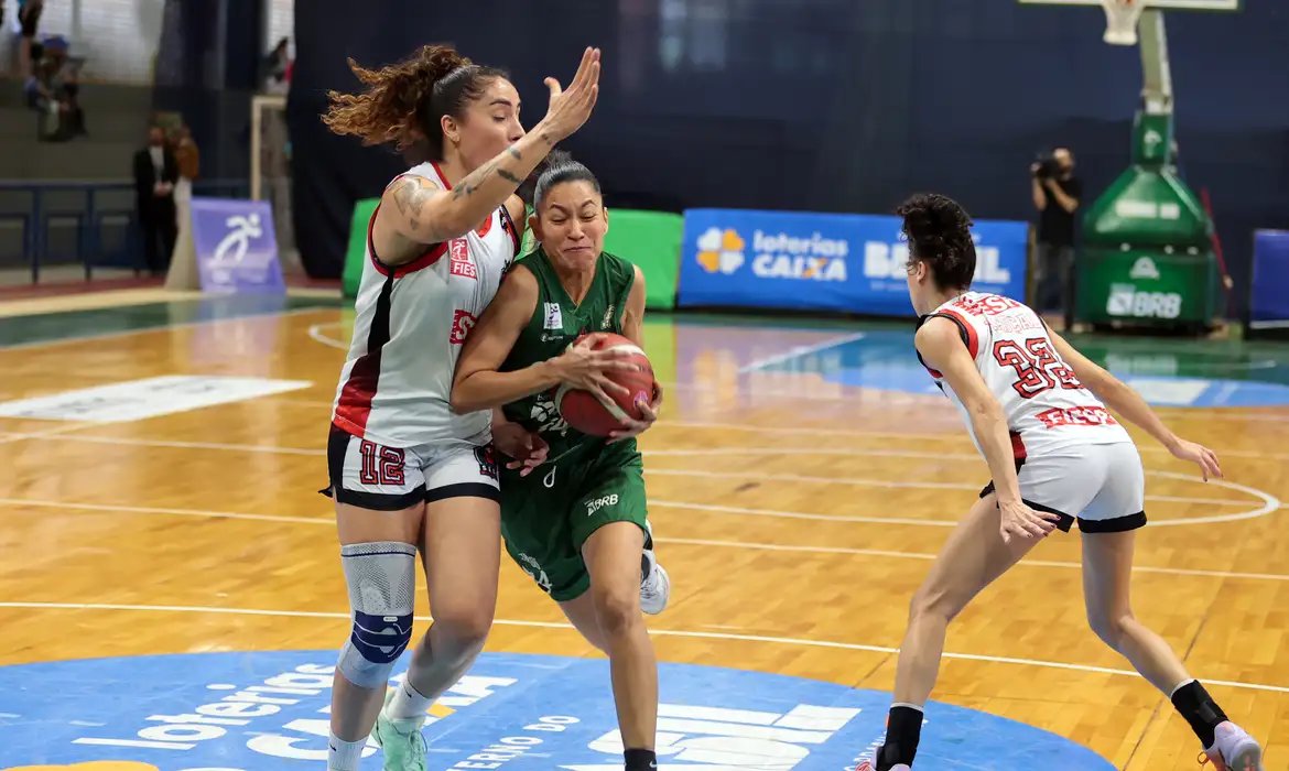 Sesi Araraquara vence o Cerrado e encosta na liderança da LBF