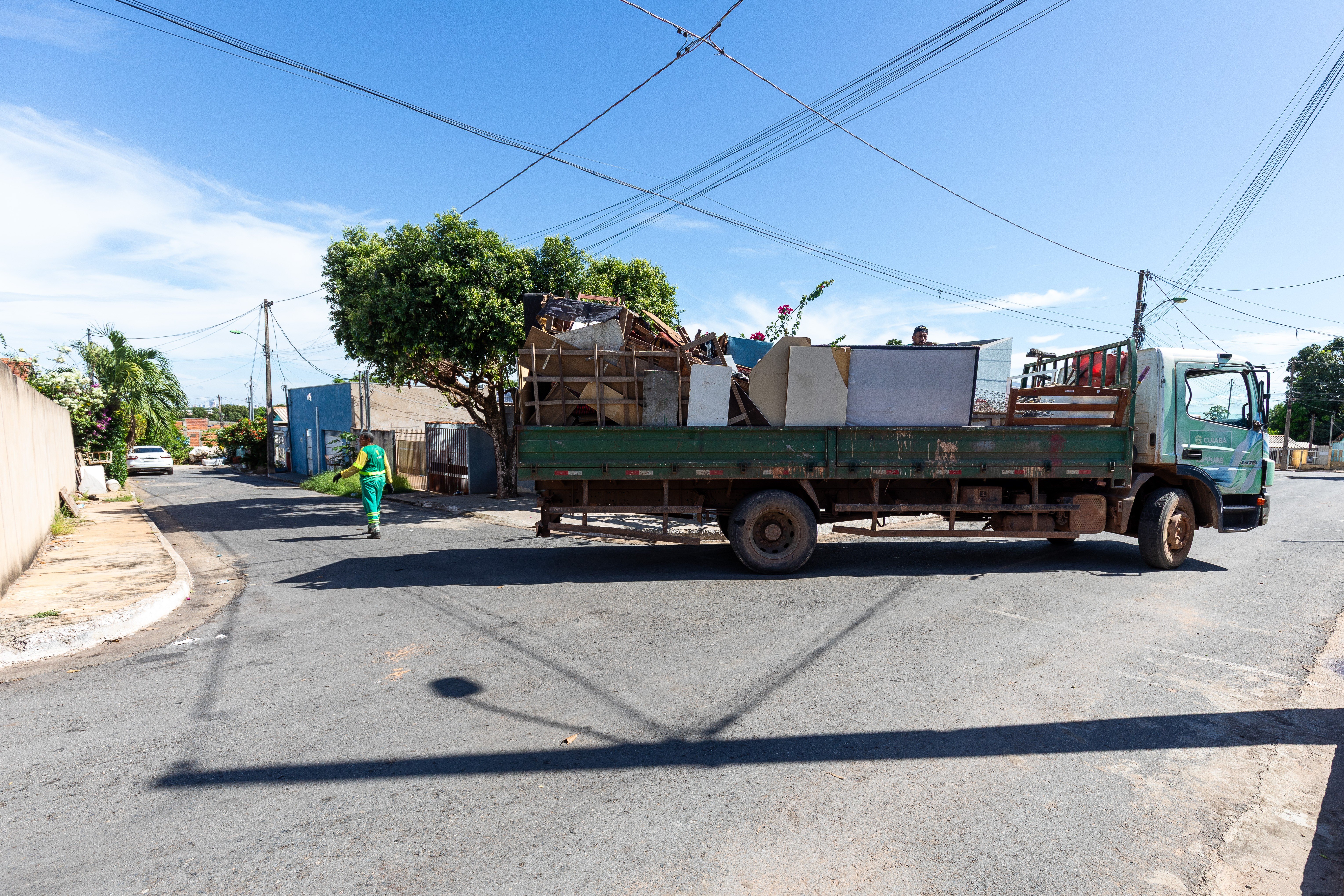 Operação Cata-treco atenderá 14 bairros em Cuiabá nesta semana; confira lista