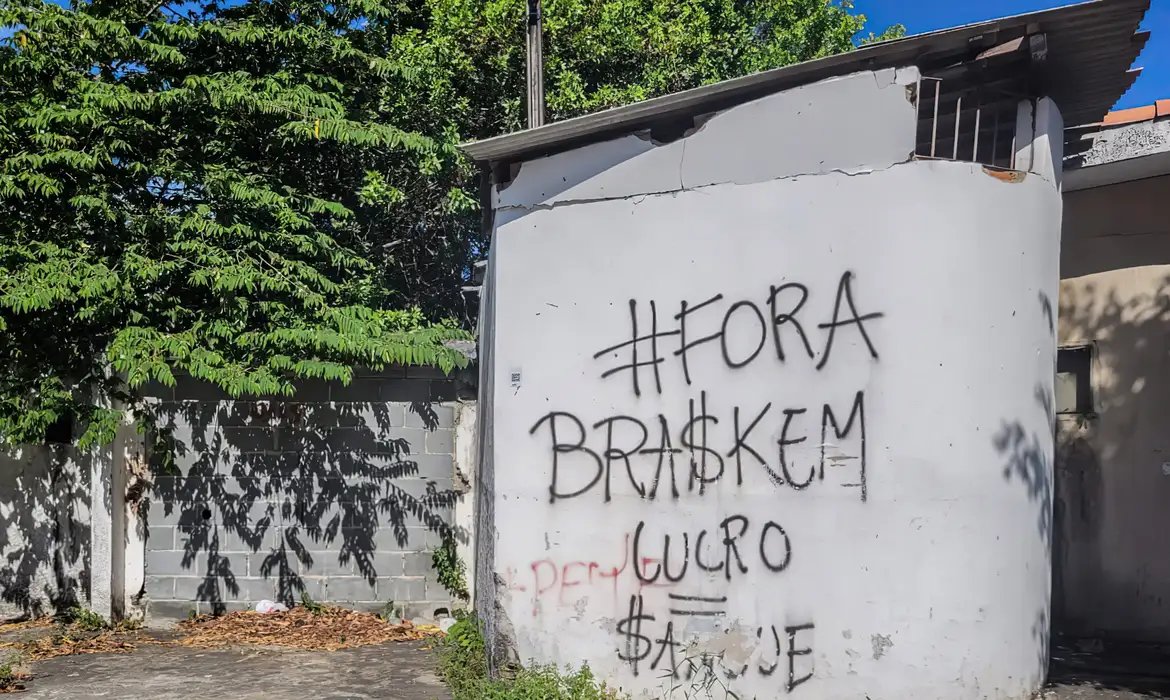 Vítimas de afundamento de solo criticam acordo entre Braskem e Alagoas