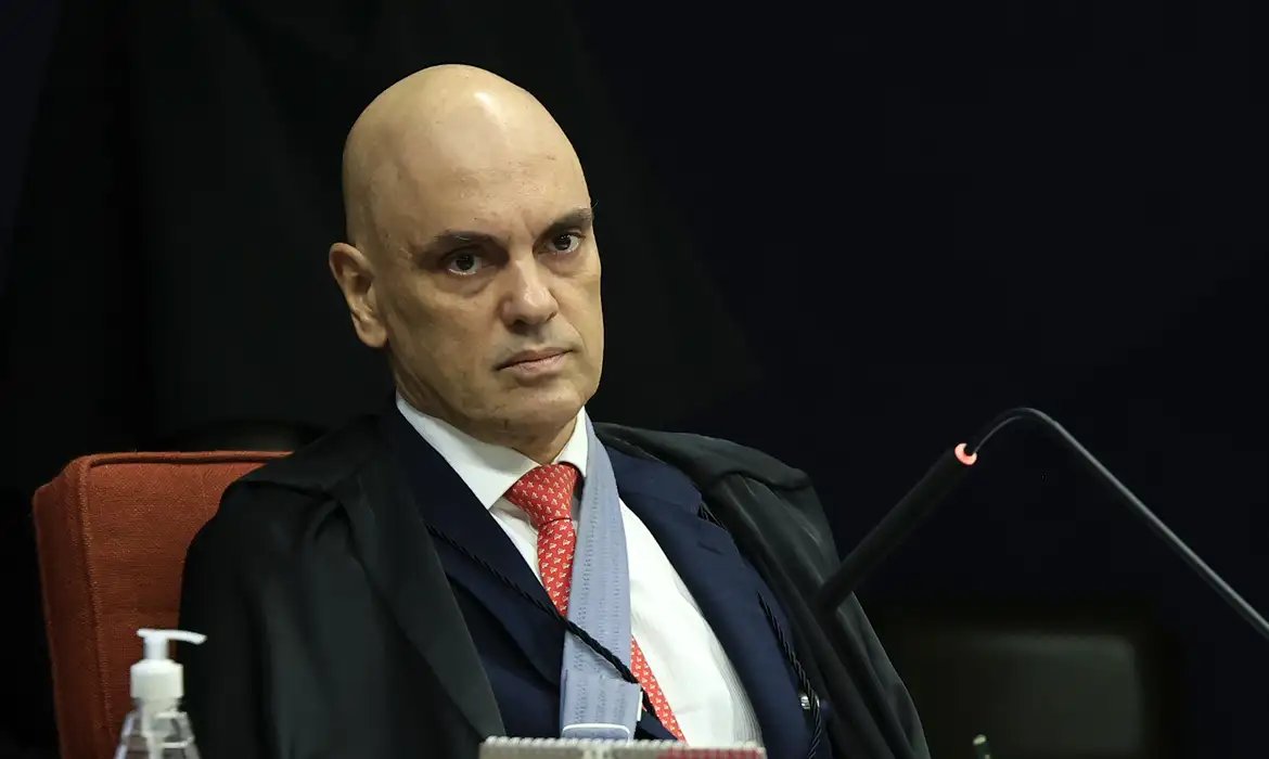 Moraes autoriza Bolsonaro a fazer cirurgia, mas nega prisão domiciliar