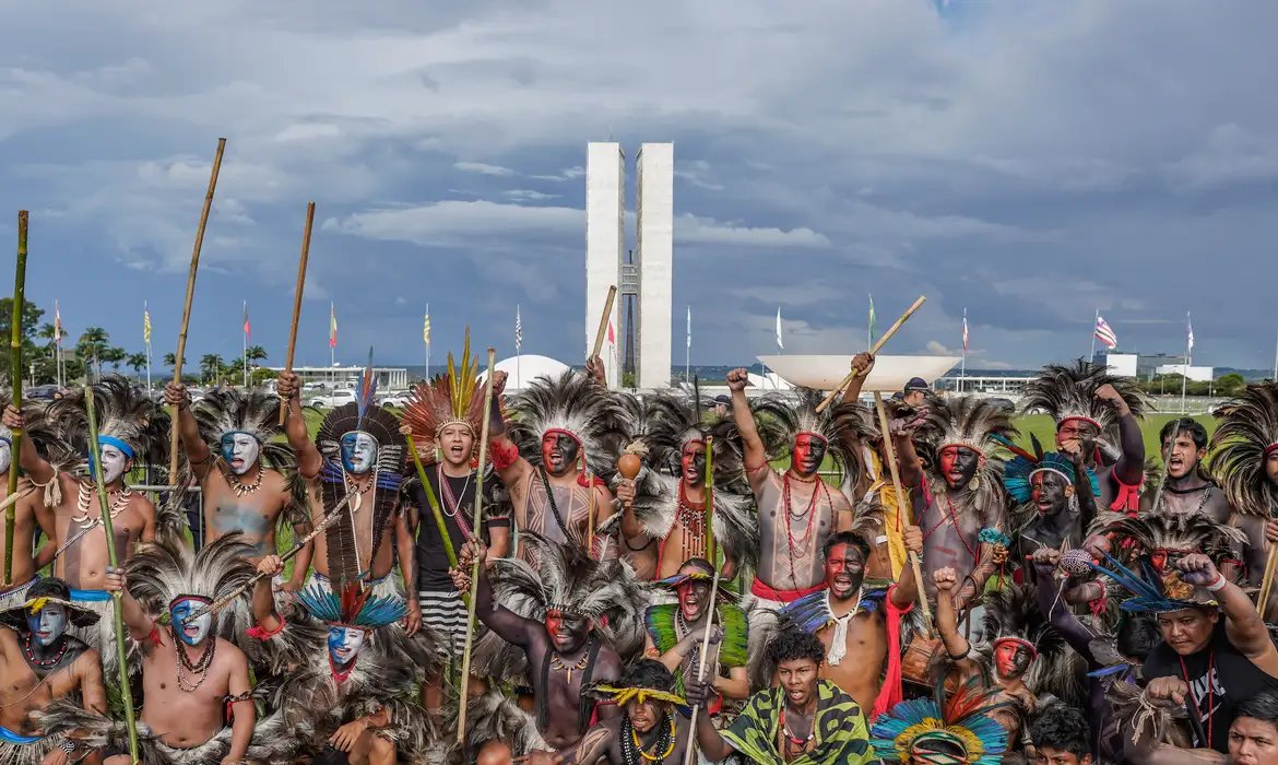 Indígenas levam a Itamaraty proposta de áreas livres de petróleo e gás
