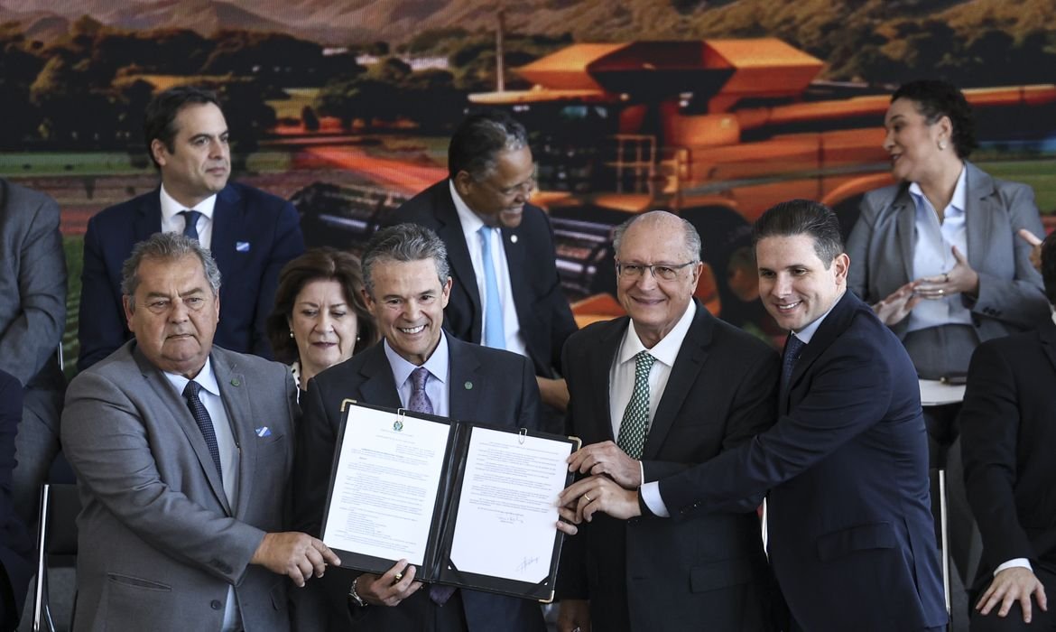 Governo federal lança Plano Safra 2026/2027 de R$ 525,1 bilhões