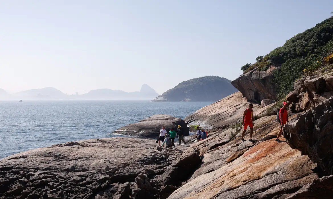 Trilha nas Ilhas Cagarras exige preparo e oferece vista única do Rio