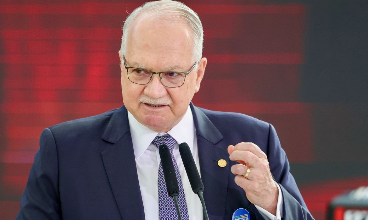Fachin defende STF após Itália apontar parcialidade no caso Zambelli