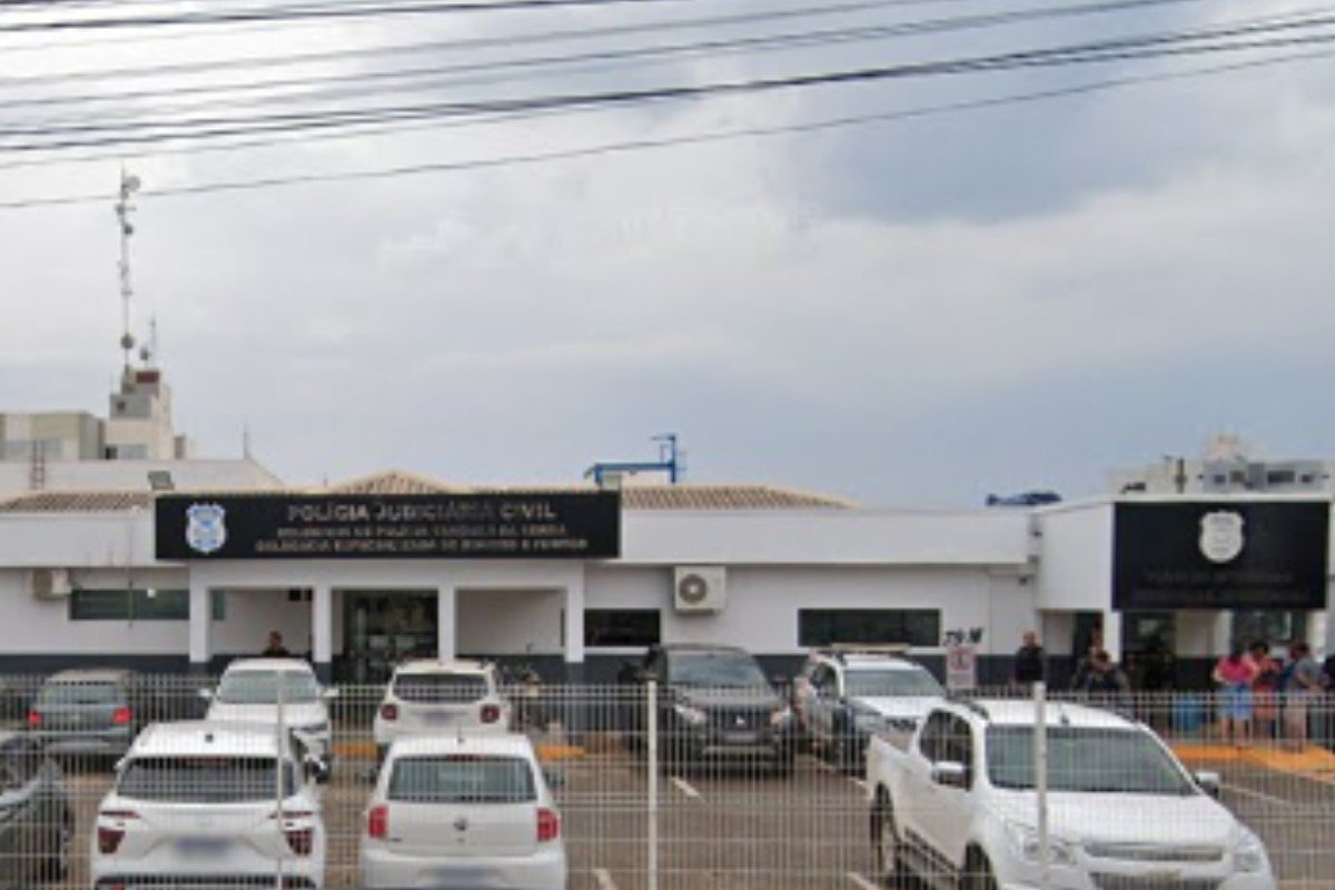 Homem é encontrado morto a tiros nos fundos de casa em MT
