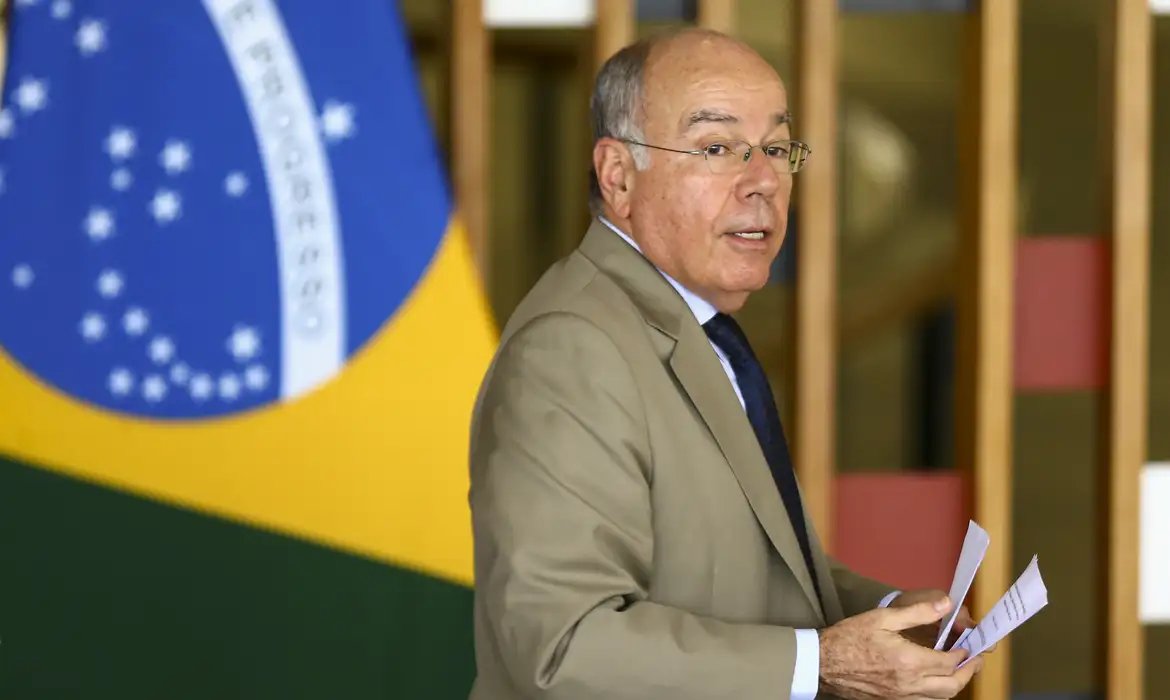 Mauro Vieira debate Fundo de Florestas Tropicais em Luxemburgo