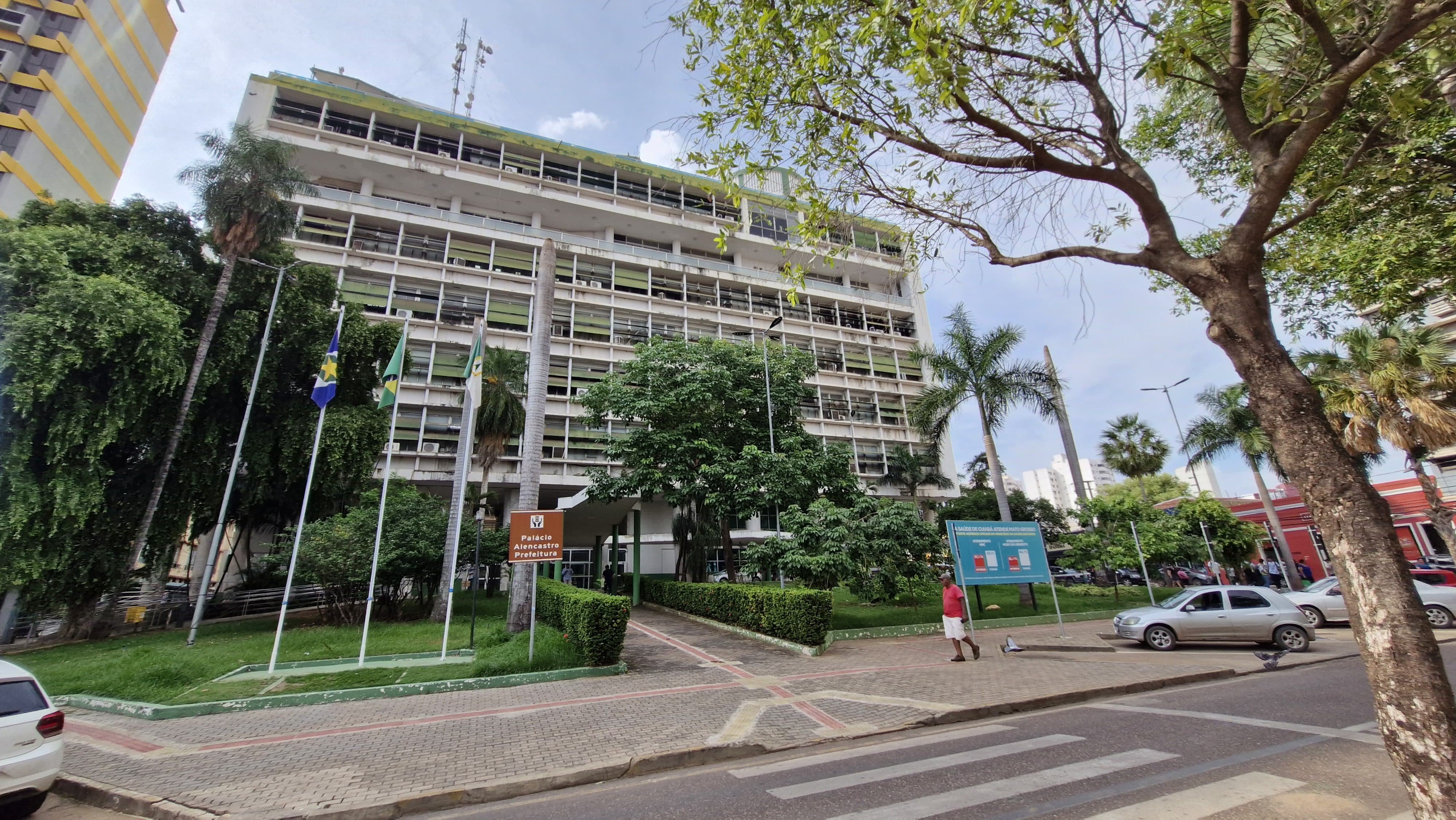 Prefeito anuncia que irá adotar decreto para proibir publicidade de 'bets' em espaços públicos de Cuiabá