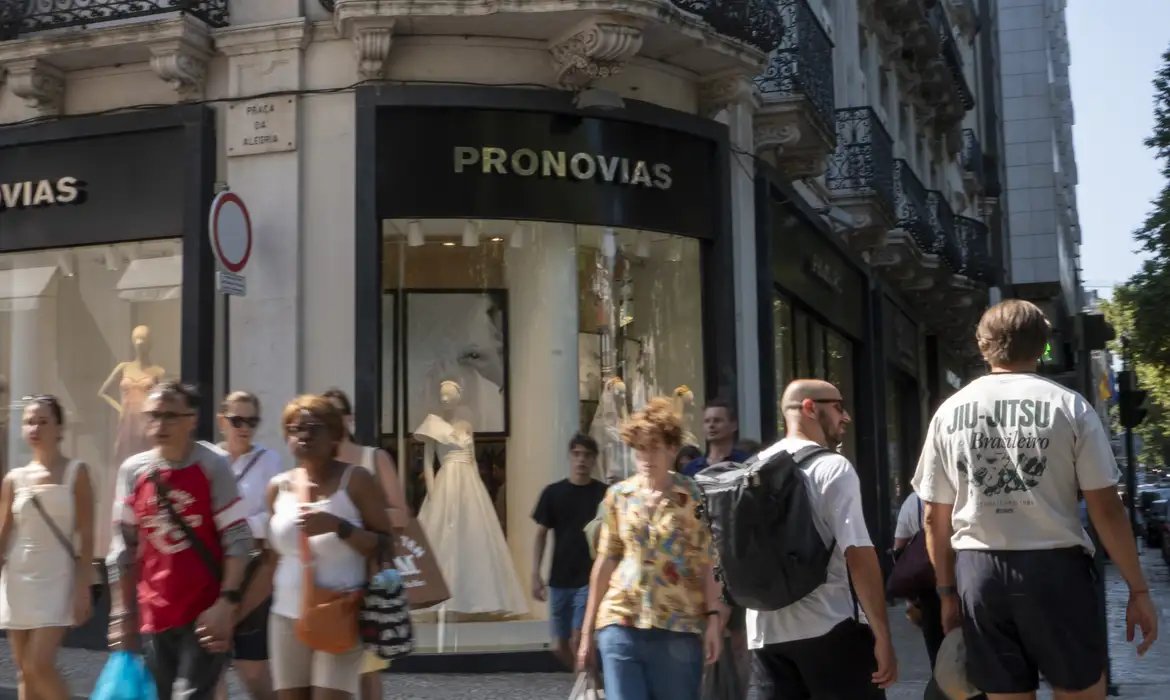Escala 6x1: jornada menor na Europa manteve empregos e não reduziu PIB
