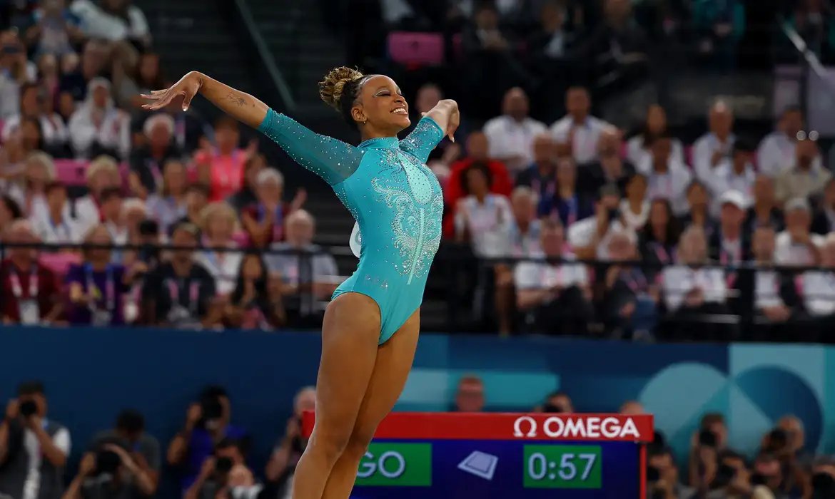 Após 2 anos, Rebeca Andrade volta a disputar etapa da Copa do Mundo