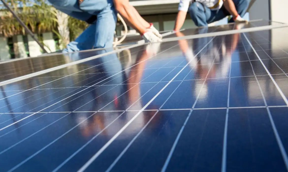 Energia solar supera R$ 300 bilhões em investimentos