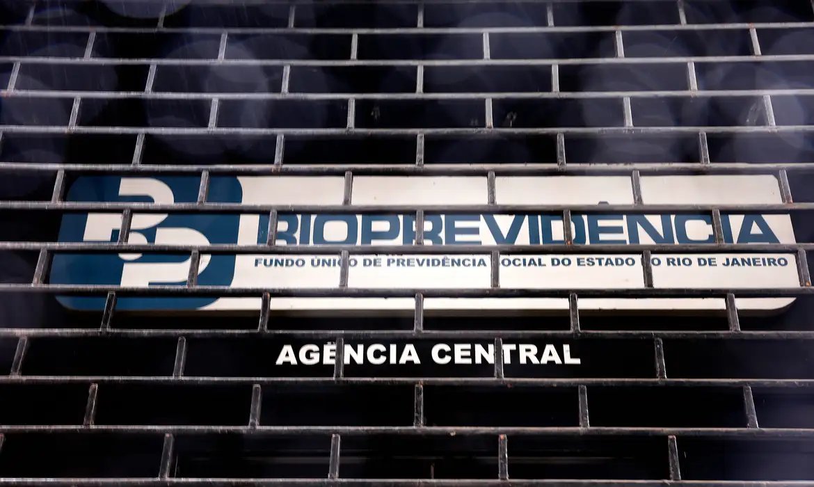 Operação contra Castro mira aportes de R$ 3,6 bi em fundos do Master