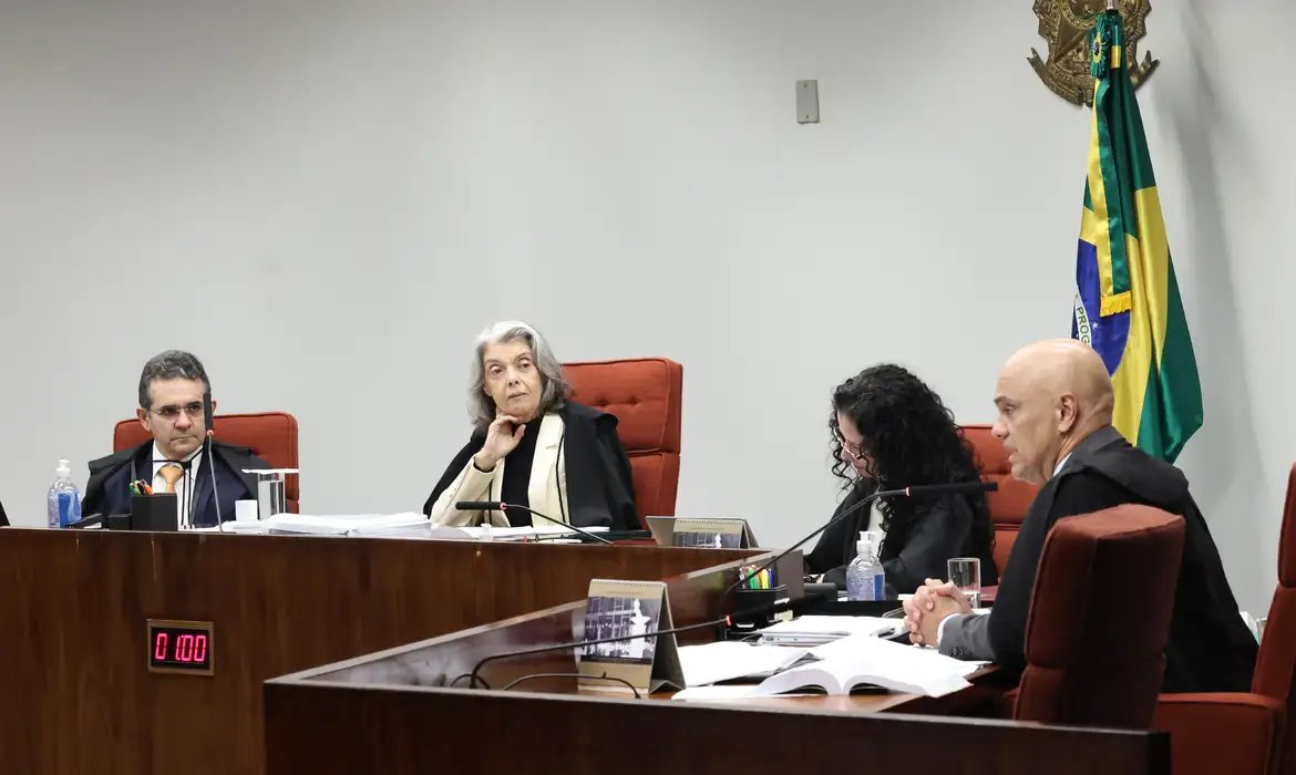 STF forma maioria para condenar Eduardo Bolsonaro no caso do tarifaço