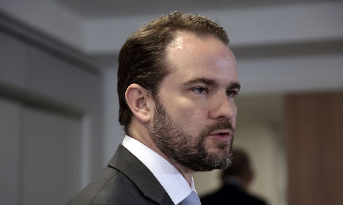 Novo Desenrola já beneficiou 6 milhões de pessoas, diz Dario Durigan