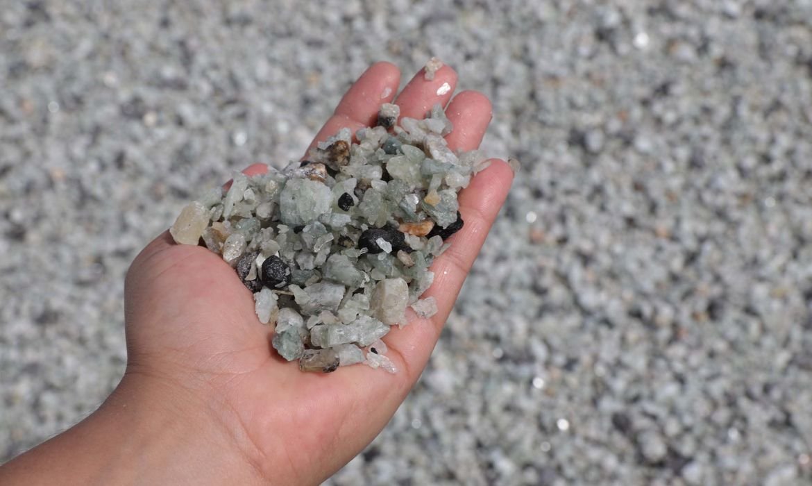 Brasil cria política para ampliar produção de minerais críticos