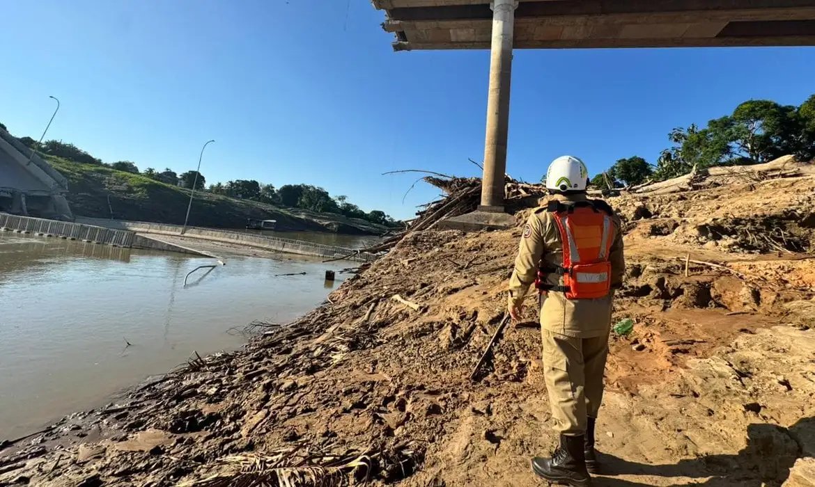 Ponte de R$ 36 milhões desaba e deixa quatro feridos no Acre