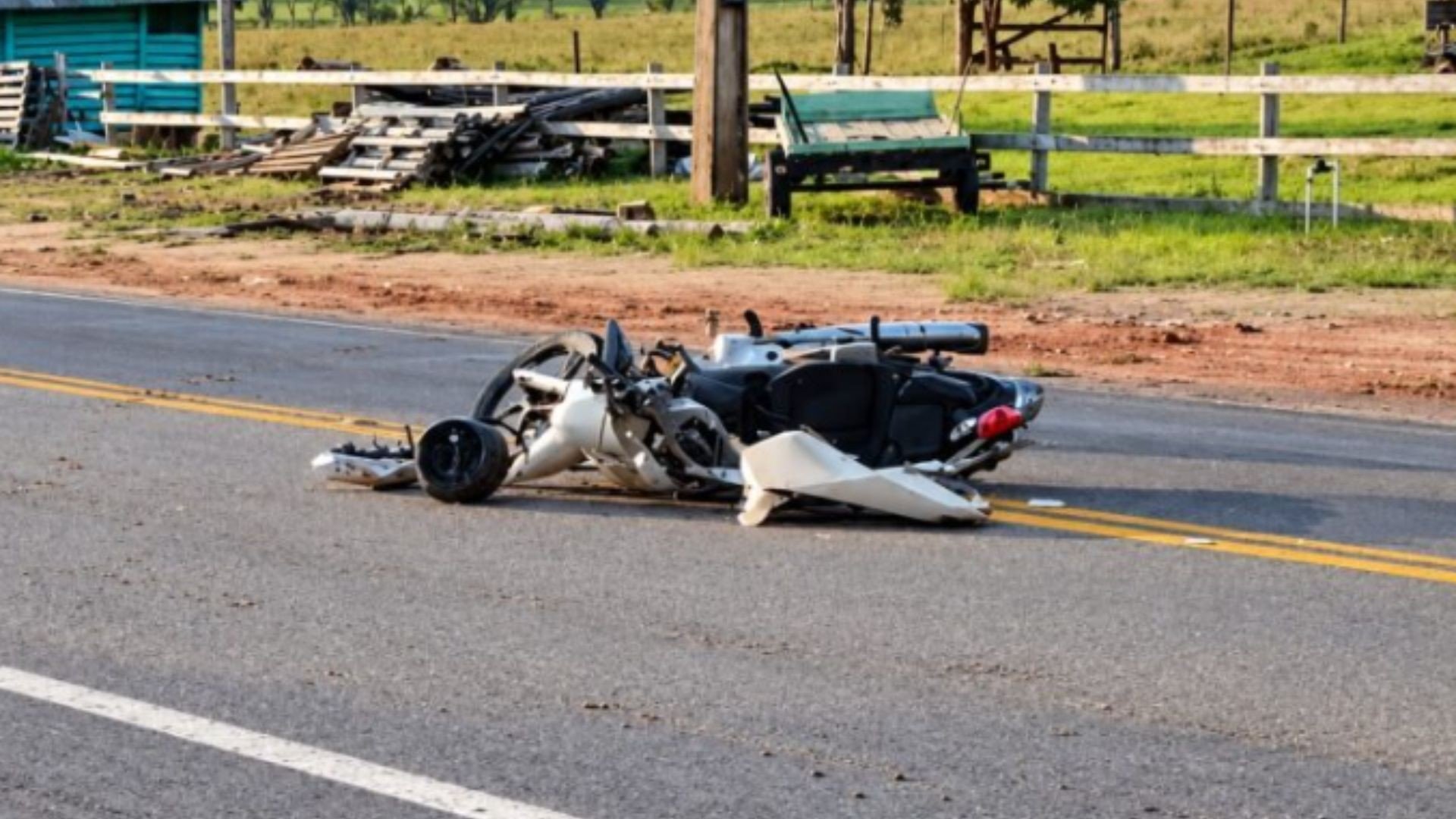 Motociclista morre após perder o controle ao passar por quebra-molas na MT-248