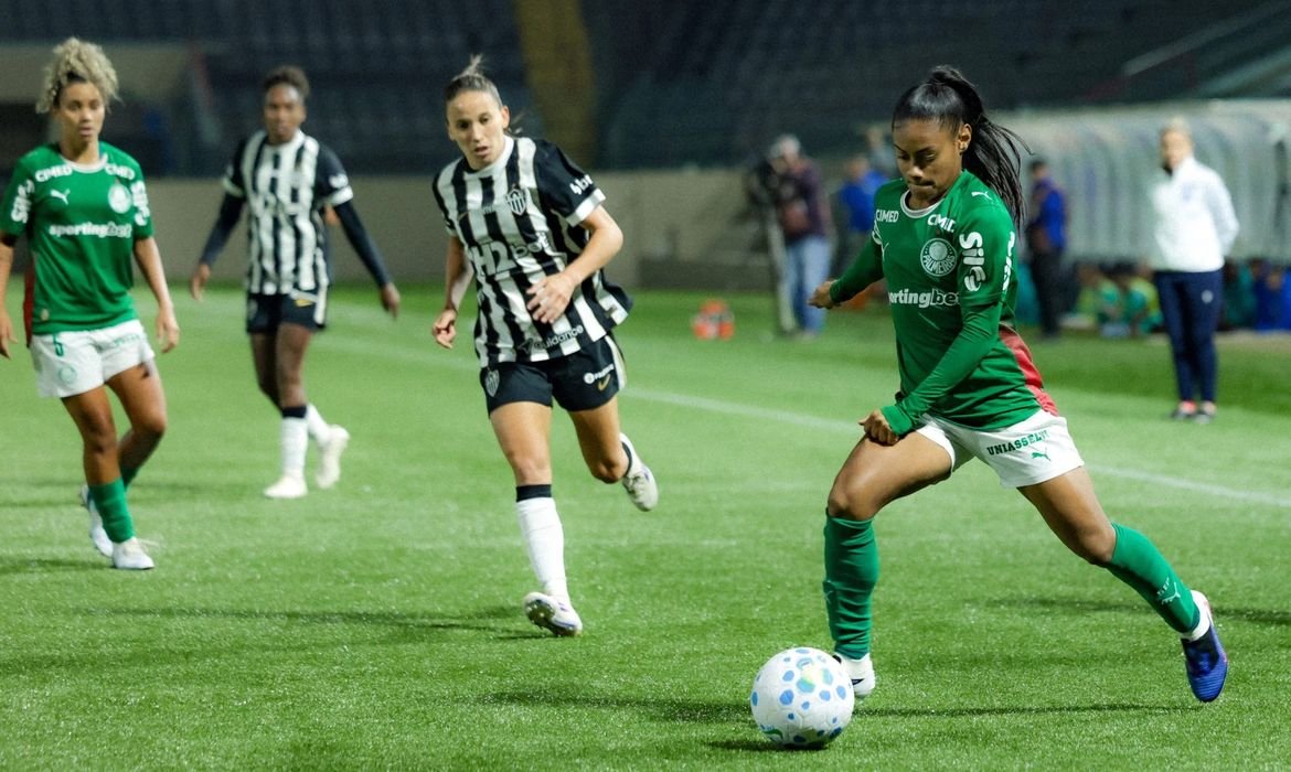 BR feminino: Palmeiras goleia Atlético-MG e assume vice-liderança