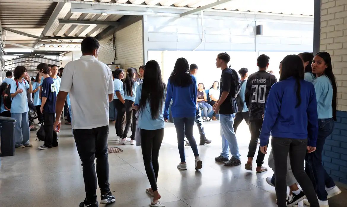 Enem 2026: estudante do Pé-de-Meia é isento da taxa de inscrição