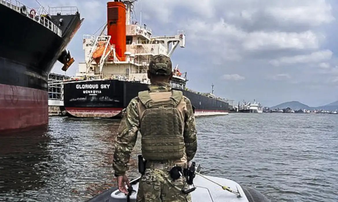 PF faz operação para combater tráfico de drogas no Porto de Santos