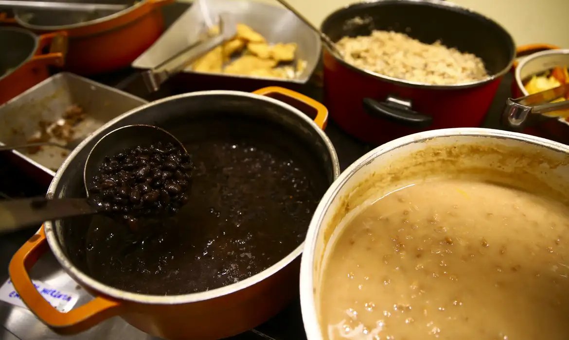 Estudo alerta para falta de acesso a alimentação saudável em favelas