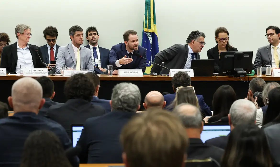 Durigan diz ser contra qualquer compensação ao fim da escala 6x1