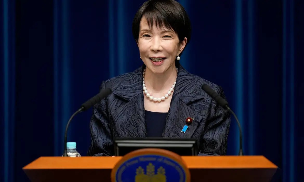 Sanae Takaichi obtém vitória eleitoral histórica no Japão
