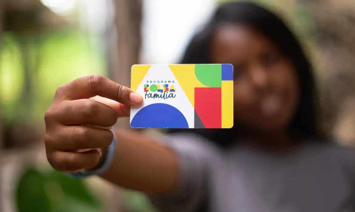 Caixa paga Bolsa Família a beneficiários com NIS de final 7  