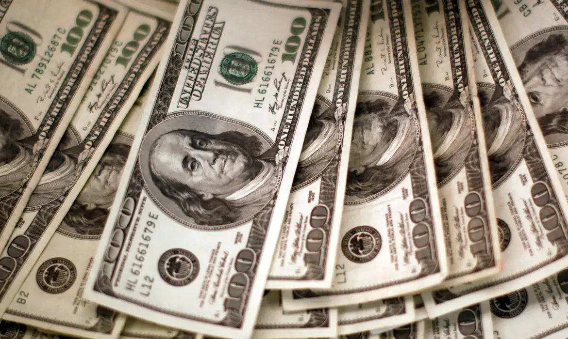 Dólar sobe para R$ 5,18 e atinge maior valor desde fim de março