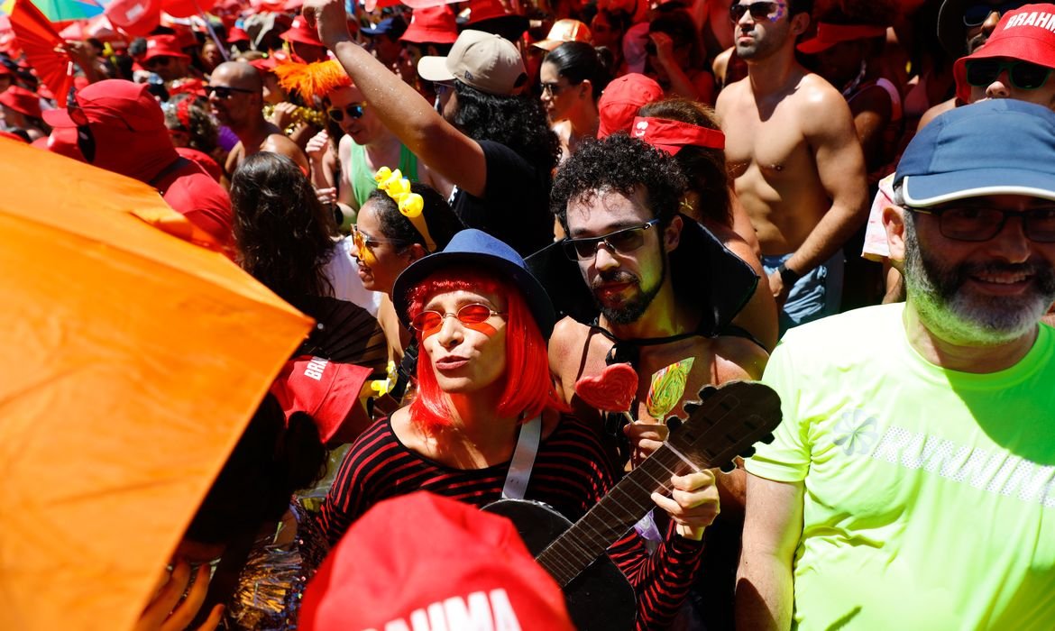 Rio espera receber 6,8 milhões de foliões apenas em blocos de rua