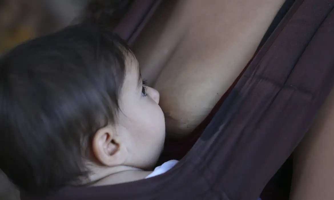 Amamentação reduz risco de doença cardíaca na mãe