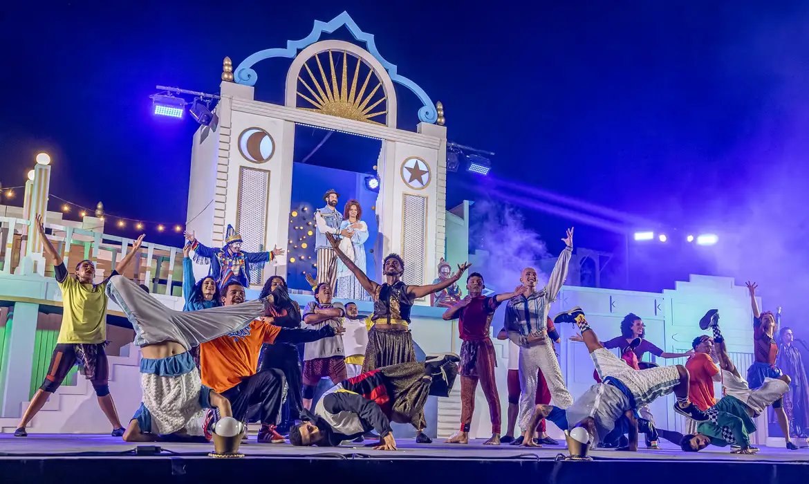 Baile do Menino Deus marca temporada natalina em Recife
