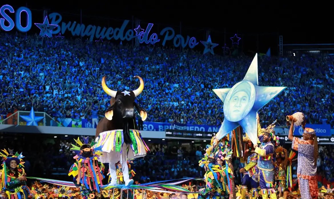 Boi Caprichoso vence o Festival de Parintins por menos de um ponto