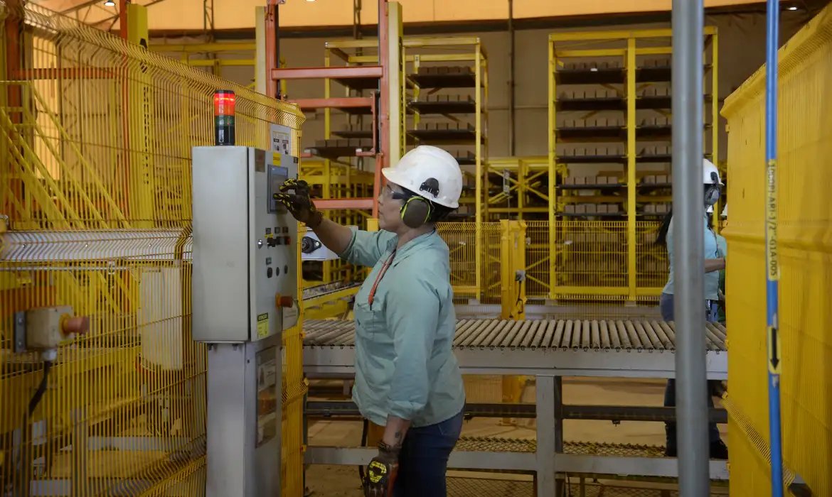 Ipea diz que mercado de trabalho pode absorver fim da escala 6x1