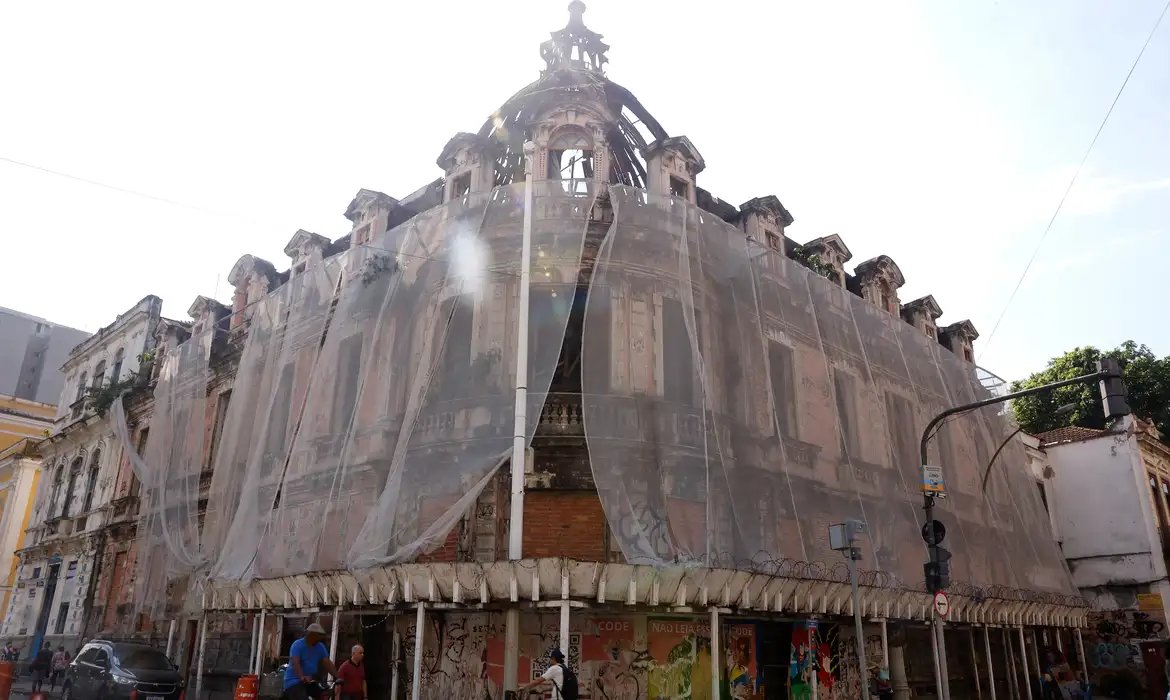 Palacete Imperial acumula denúncias de abandono no centro do Rio 