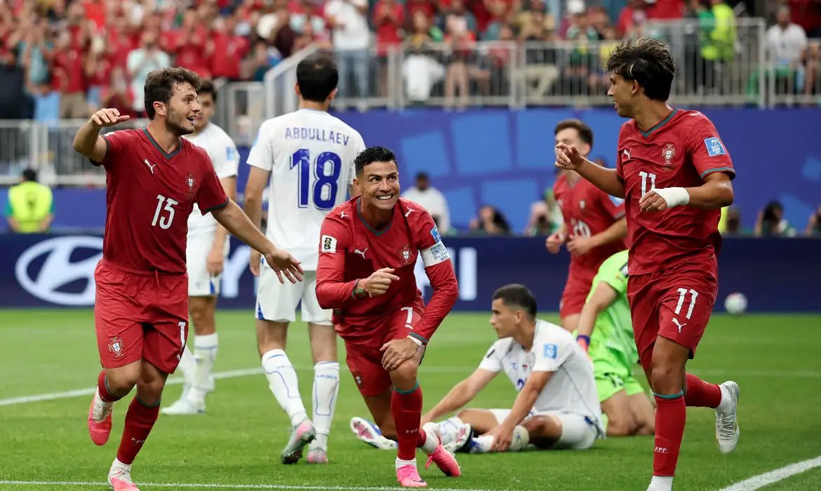 Cristiano Ronaldo faz dois gols e Portugal vence o Uzbequistão por 5x0