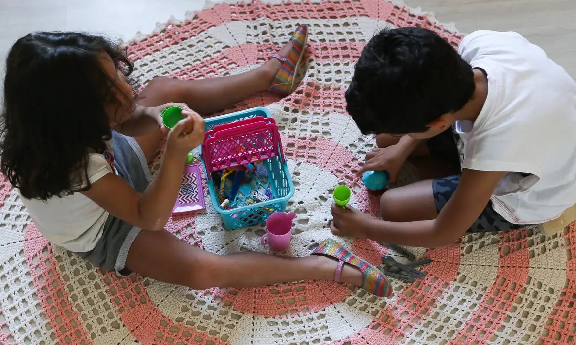 EBC define recomendação sobre tratamento a crianças e adolescentes