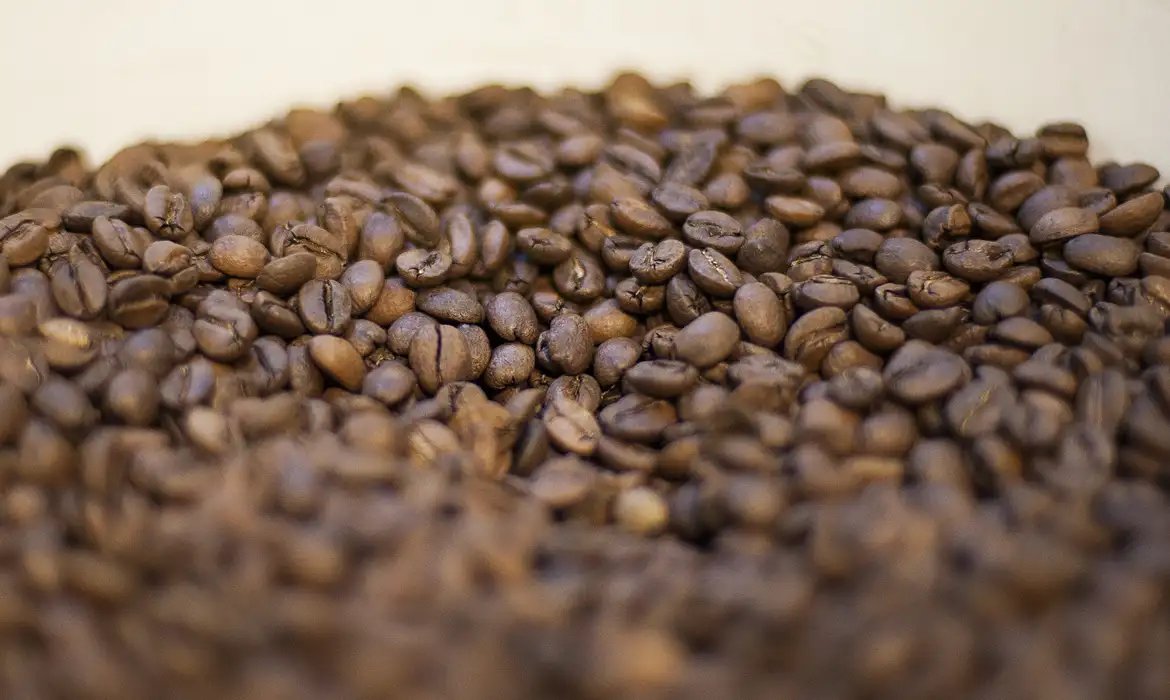 Trump diz que reduzirá tarifas para importação de café