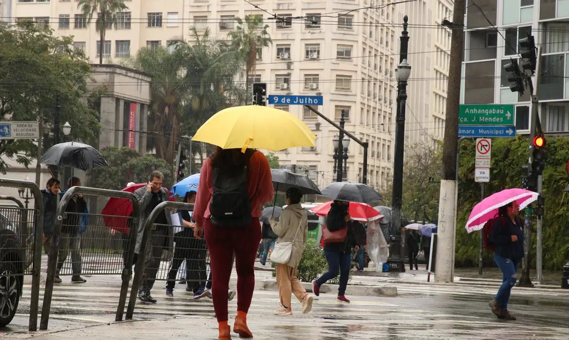 Chuva: Inmet emite alerta de grande perigo para São Paulo, Rio e Minas